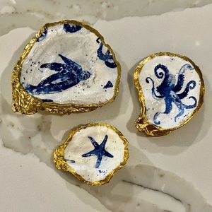 Decorative oyster shells